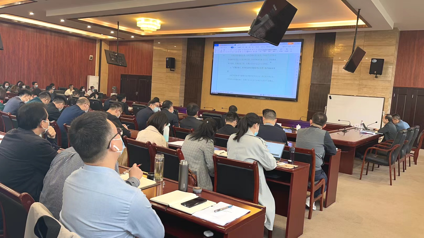 学校组织召开自评报告宣讲与学习会