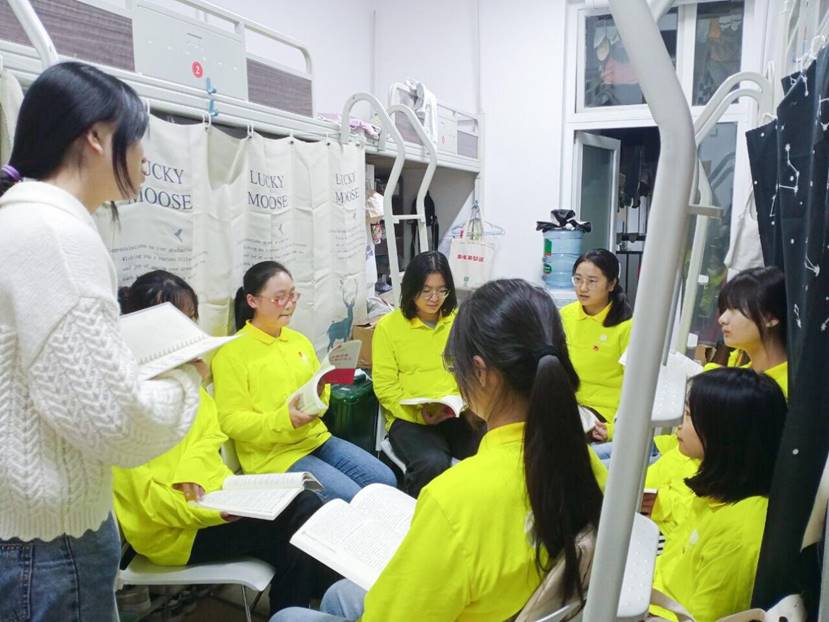 建筑学院组织开展青年学生理论学习小组进寝宣讲活动 (2)_proc