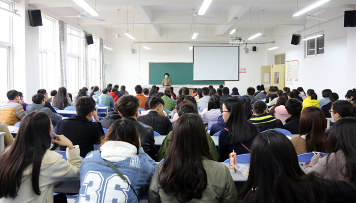 院领导带队巡视检查新学期开学教学工作