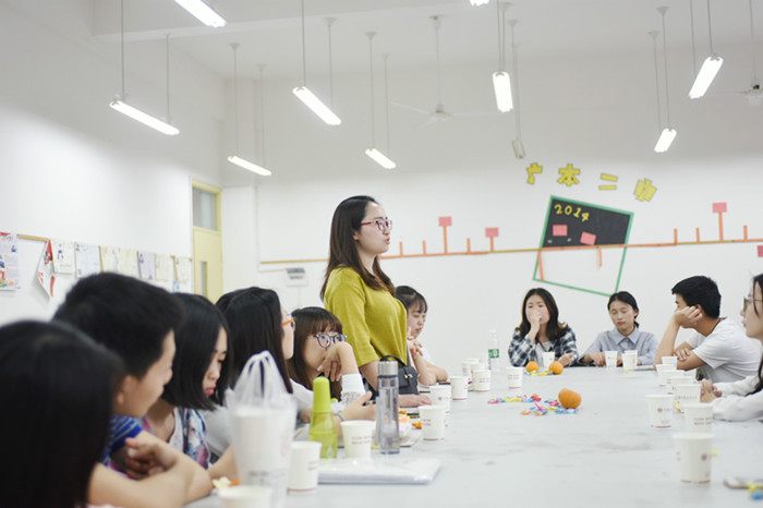 美术学院党总支开展“红色文化滋润心田”座谈交流会