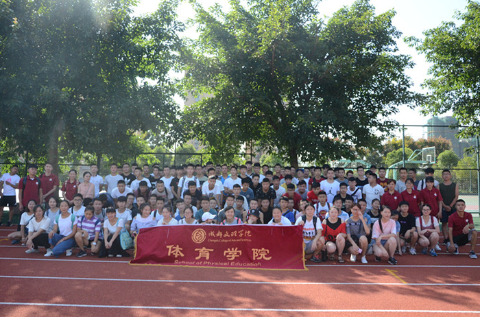 体育学院学生党支部举行“党员带我游校园活动”