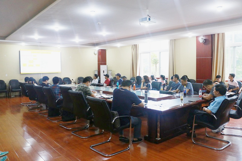 传媒学院召开新学期教职工大会