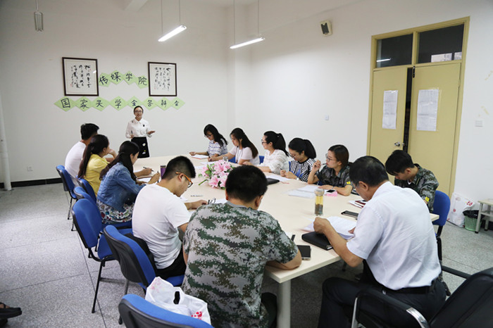 传媒学院举行国家奖学金候选人答辩会