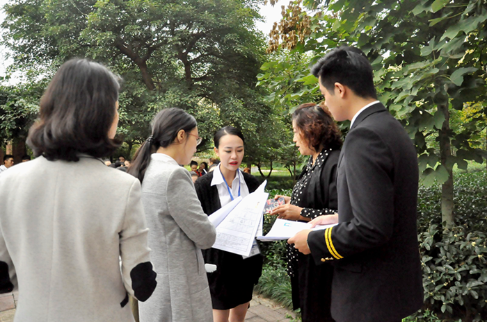 西藏航空专场招聘会走进文理