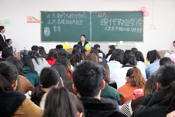 我校第十二届“文争理辩杯”校级辩论赛揭开序幕
