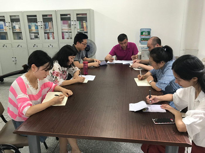 马克思主义教研部围绕“如何上好一堂学生满意的思政课”开展专题讨论会