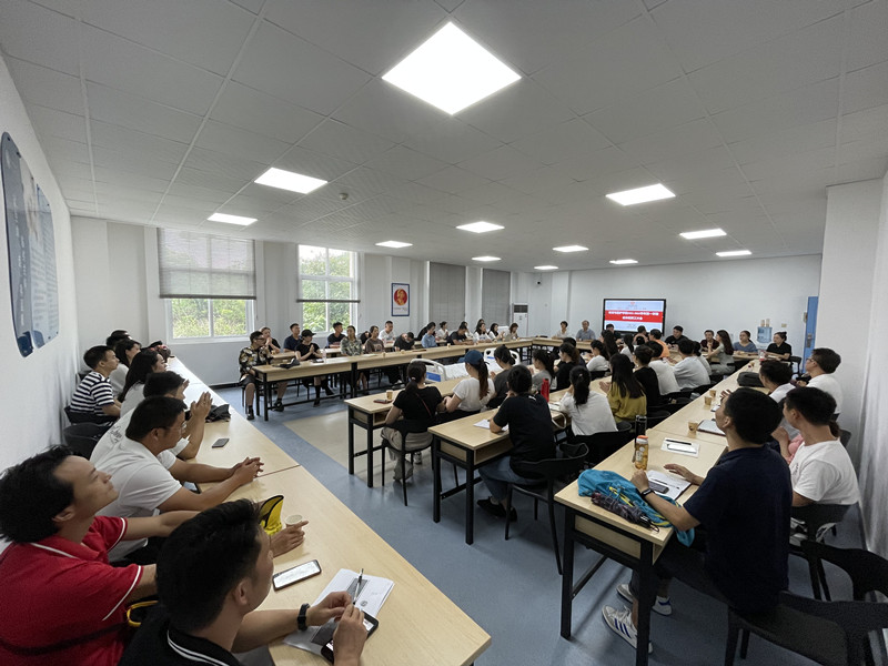 教育学院召开2021年秋季学期辅导员大会