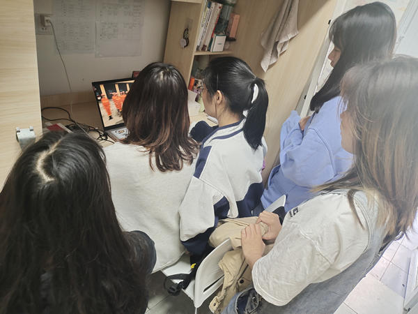 会计学院组织学生观看《应急使命·2021》抗震救灾演习专题片