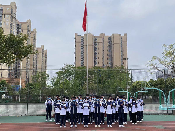 体育与医护学院、艺术学院组织升旗仪式