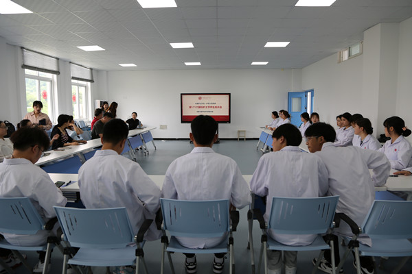 体育与医护学院护理学教研室召开第111个国际护士节师生座谈会