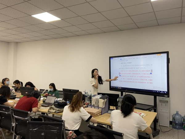 外国语学院英语专业教研室举行评估材料整改工作会