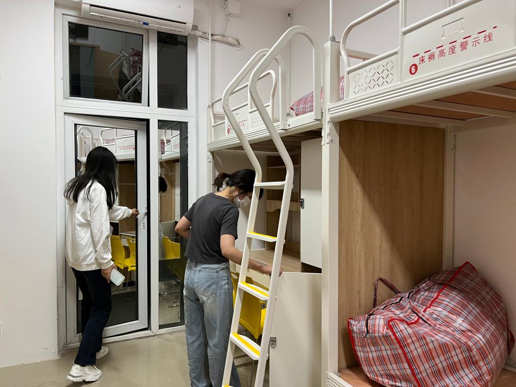 会计学院开展学生寝室走访活动