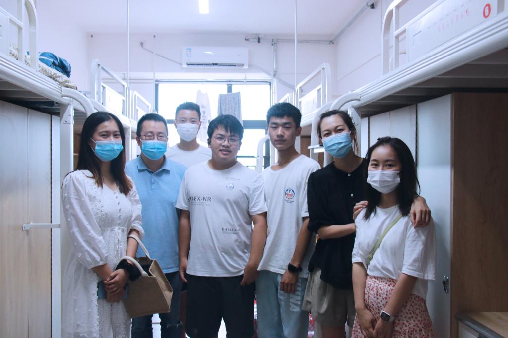 文法学院开展新生宿舍走访活动