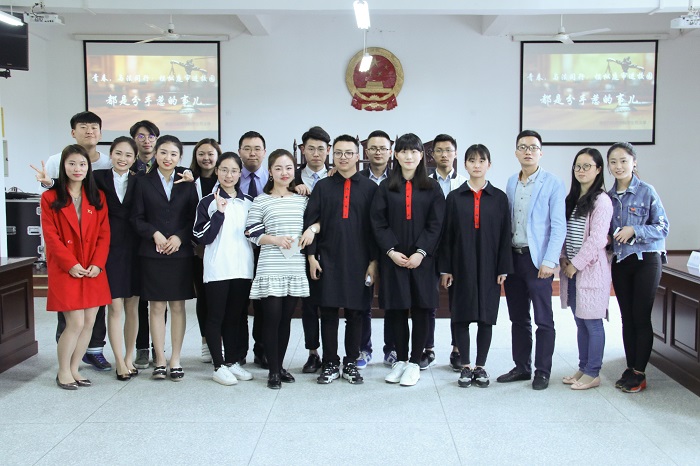 【政法】政治与法律学院顺利完成2016-2017学年度党建创新立项项目之“青春,与法同行:模拟庭审进校园”系列工作