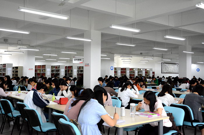 【旅航】旅游与航空学院开展“图书馆静读1小时体验”学风建设活动
