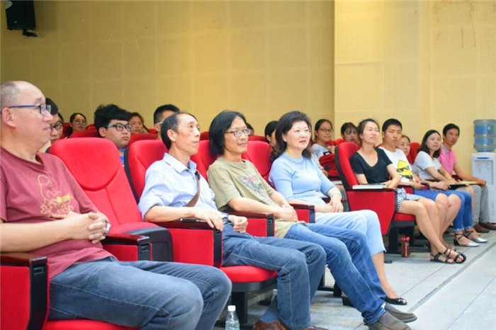 【文学】师范生专业能力培养专家指导委员会委员仪式顺利召开