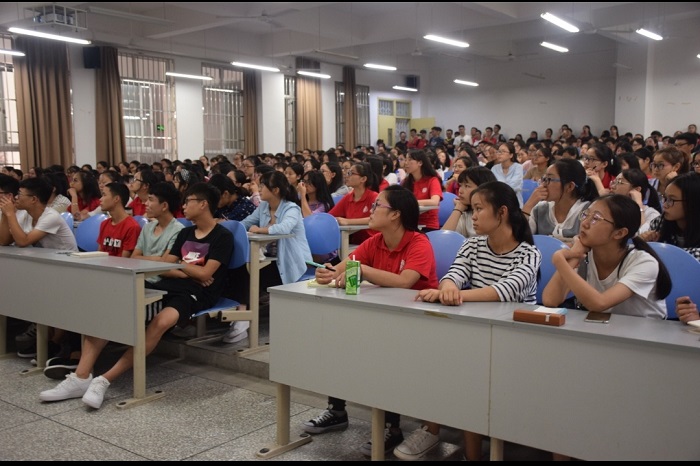 【会计】会计学院举行会计学专业教育讲座