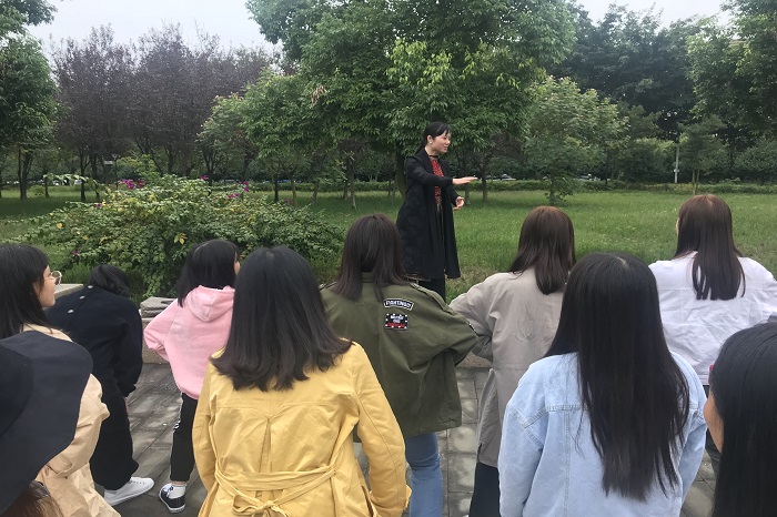 【演艺】演艺学院组织2018级学生开展晨练