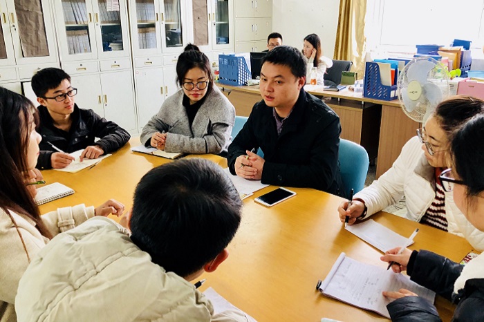 【管理】机关四支部与管理学院学生党支部开展“双创”故事工作部署会