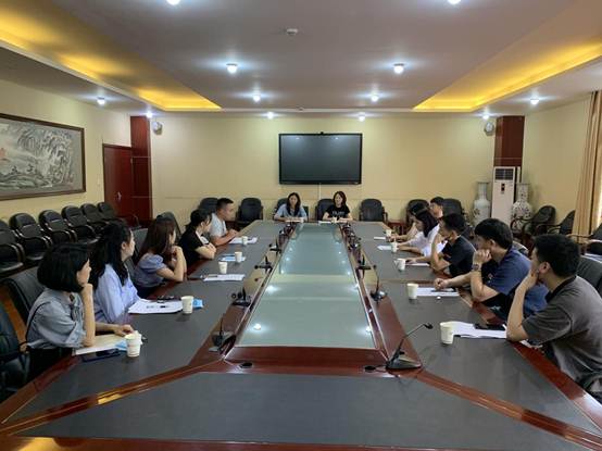 说明: 辅导员座谈会