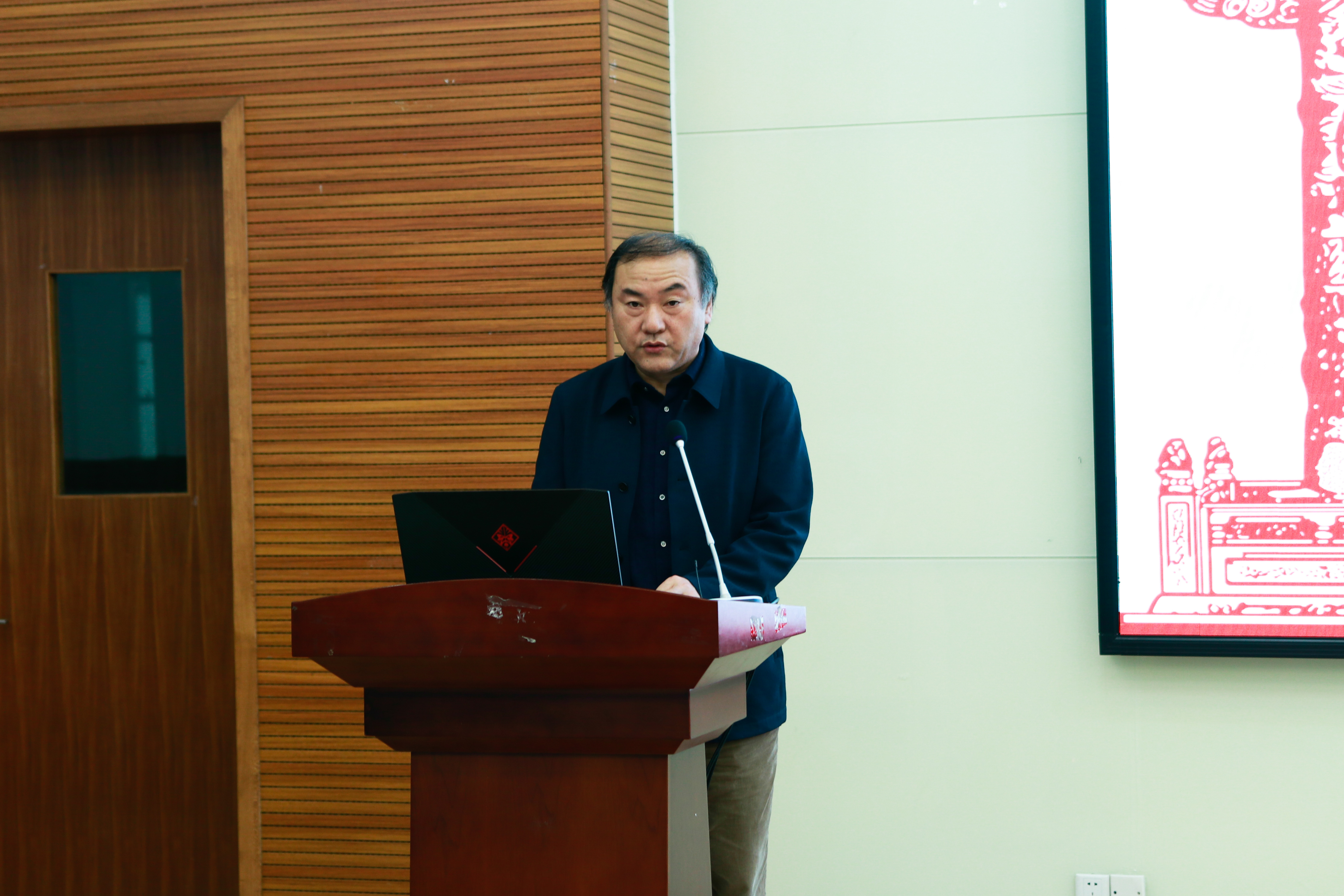 校长助理何建平发言.jpg