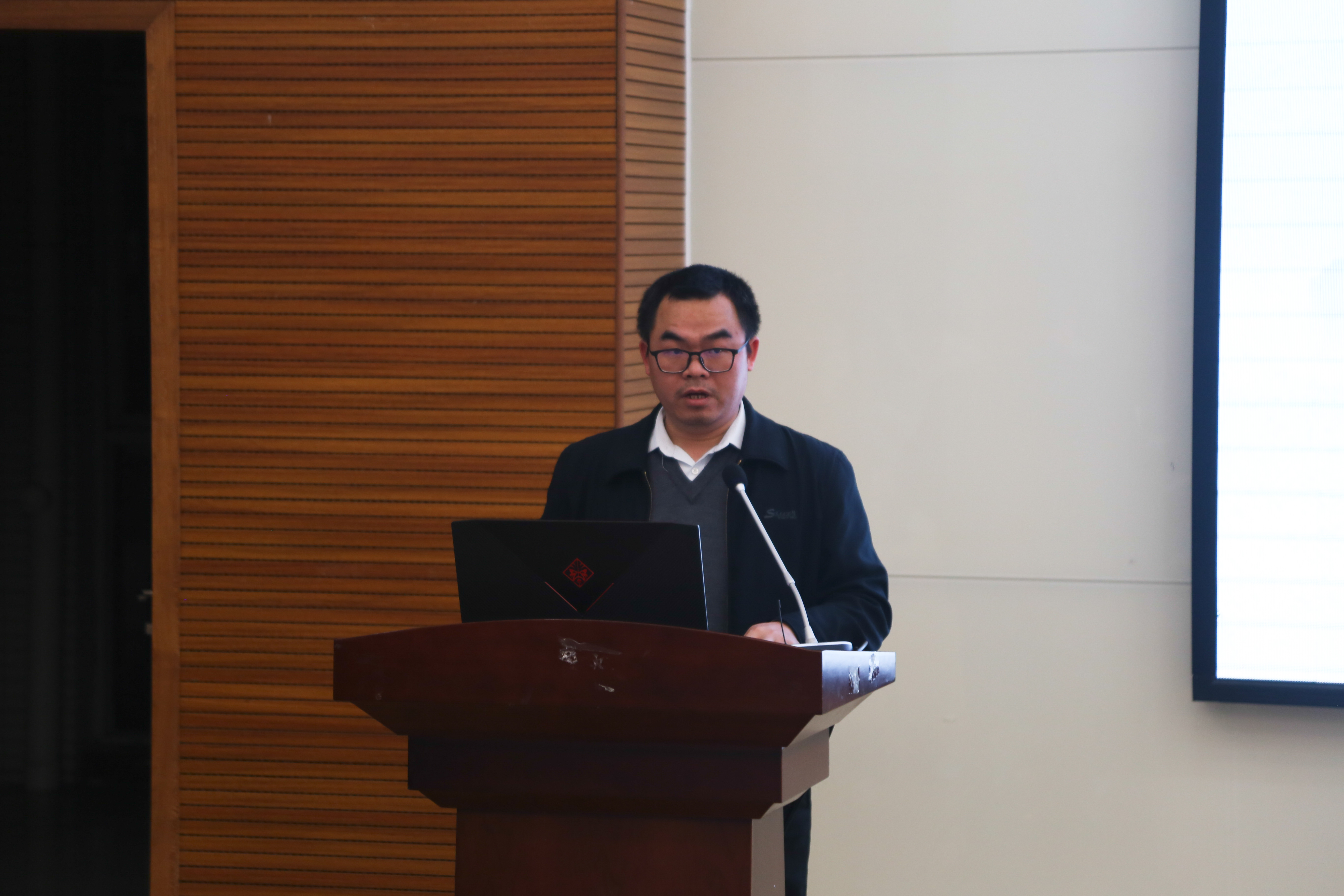 学生处副处长刘志勤发言.jpg