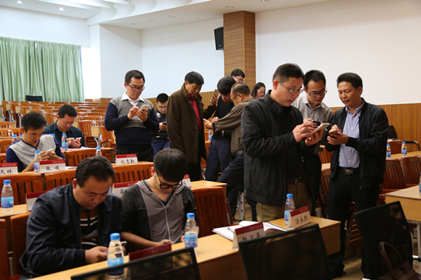 微信新闻制作现场_副本.jpg