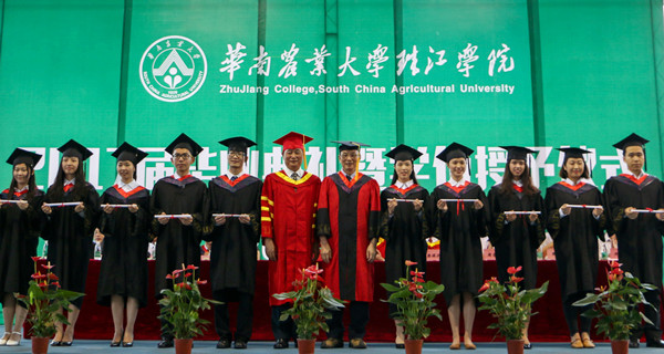 宫董与外语系1.jpg