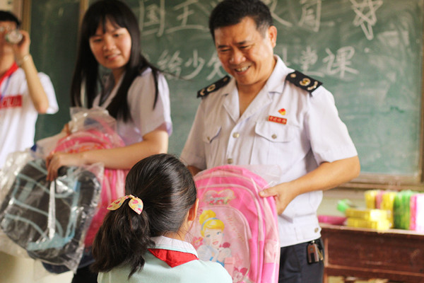 捐赠物资_副本.jpg