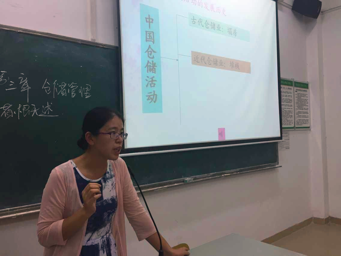 成蓬蓬老师讲课.jpg