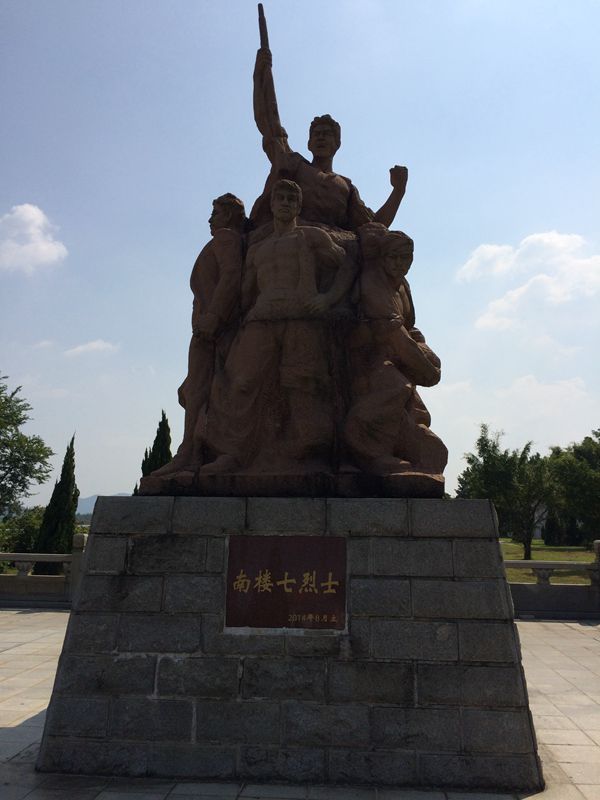 七烈士雕像_副本.jpg
