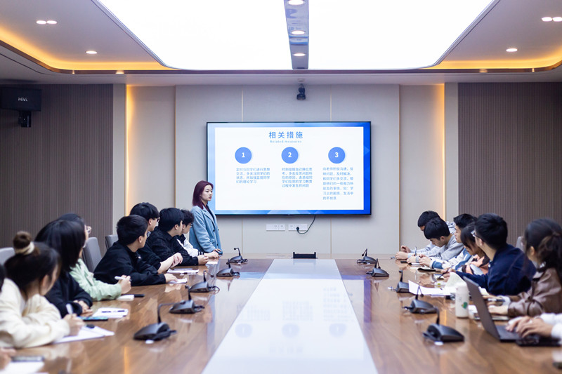 信息工程学院开展班导生交流分享会