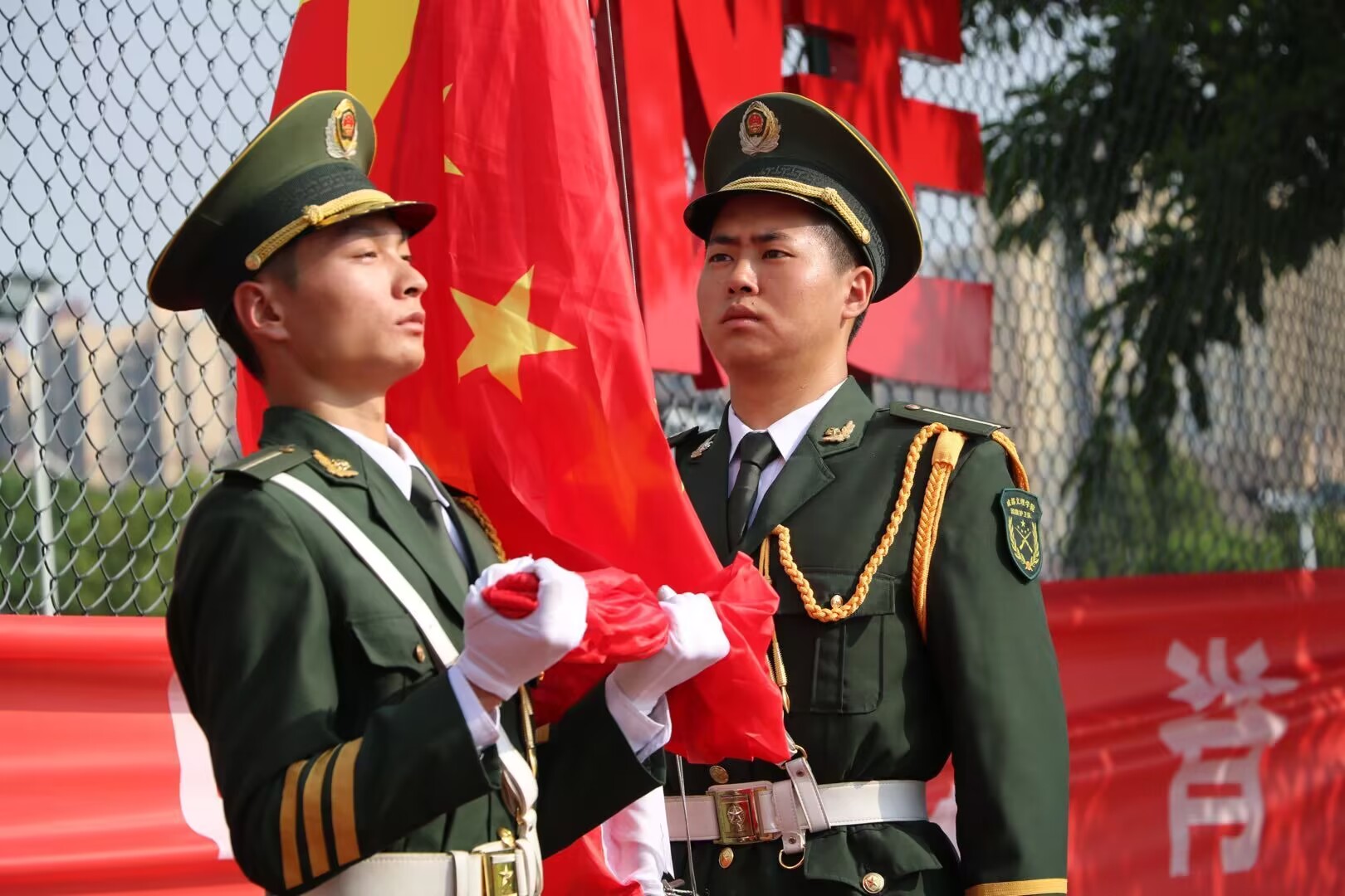 【国护】国旗护卫队圆满完成成都文理学院2022级学生军训汇报展示