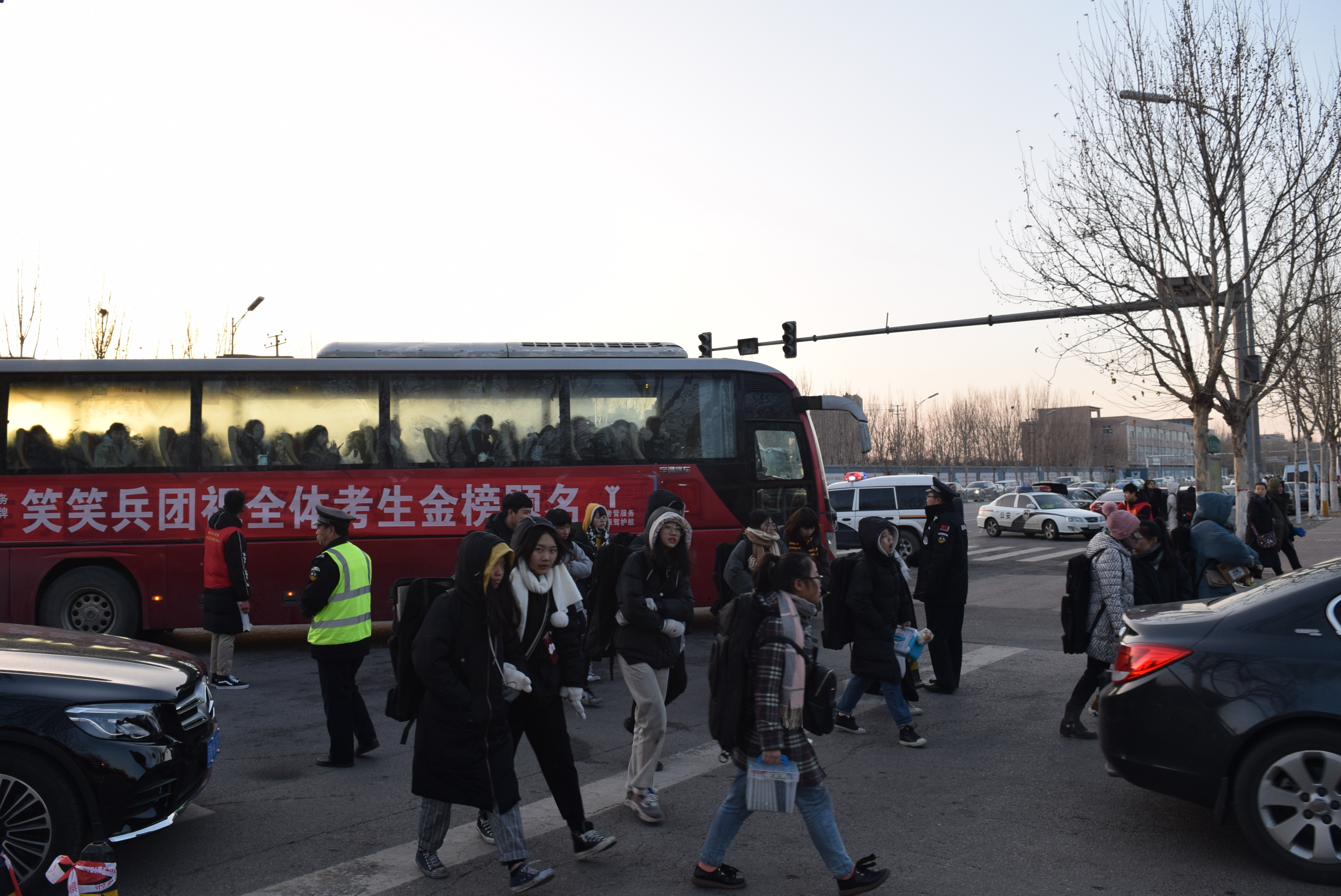 东门郑楠人多.jpg