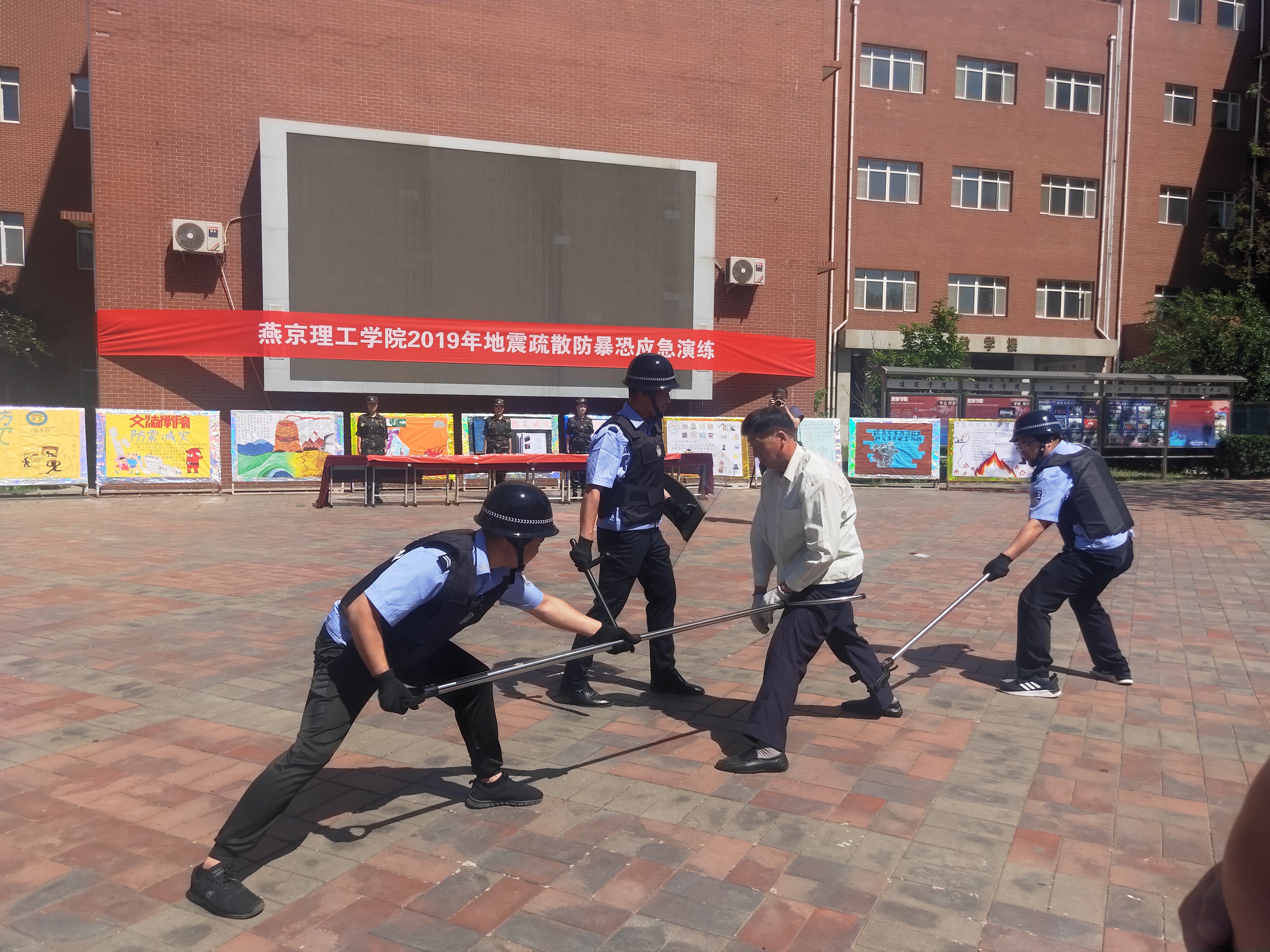防暴演习.jpg