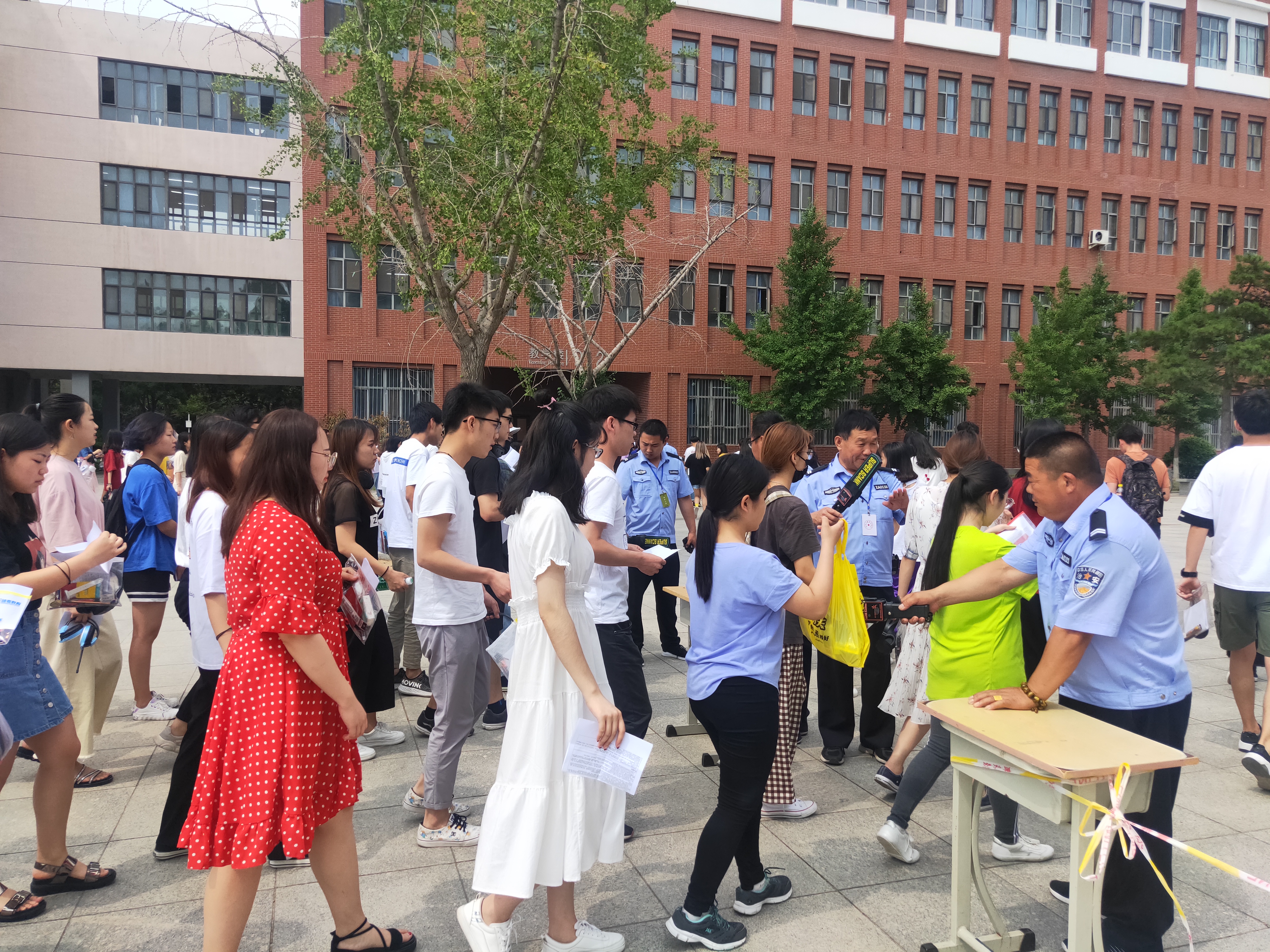 学生多.jpg