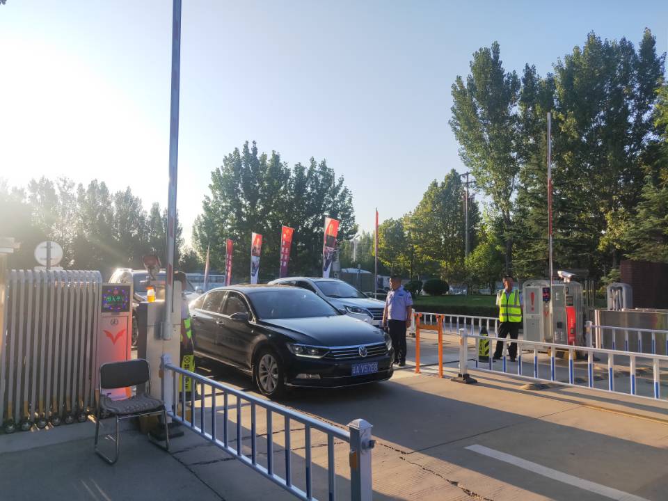 东门.jpg