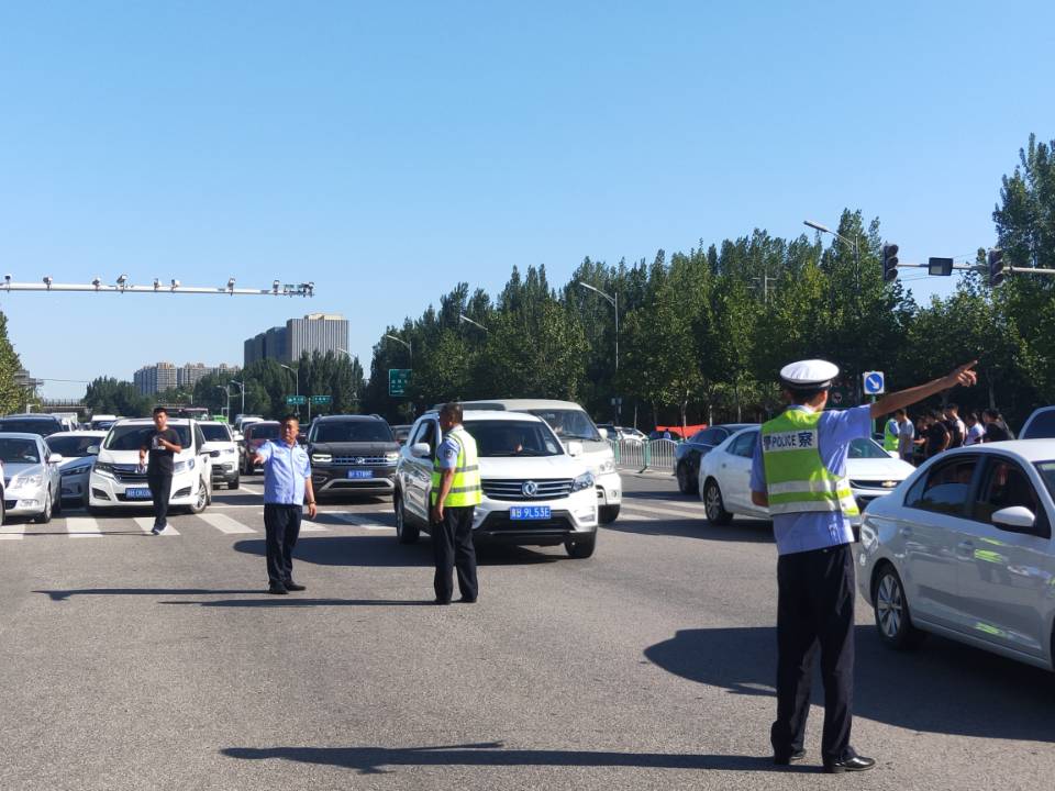 交警F.jpg