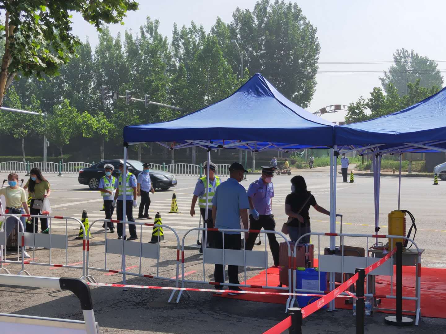 交警东门.jpg