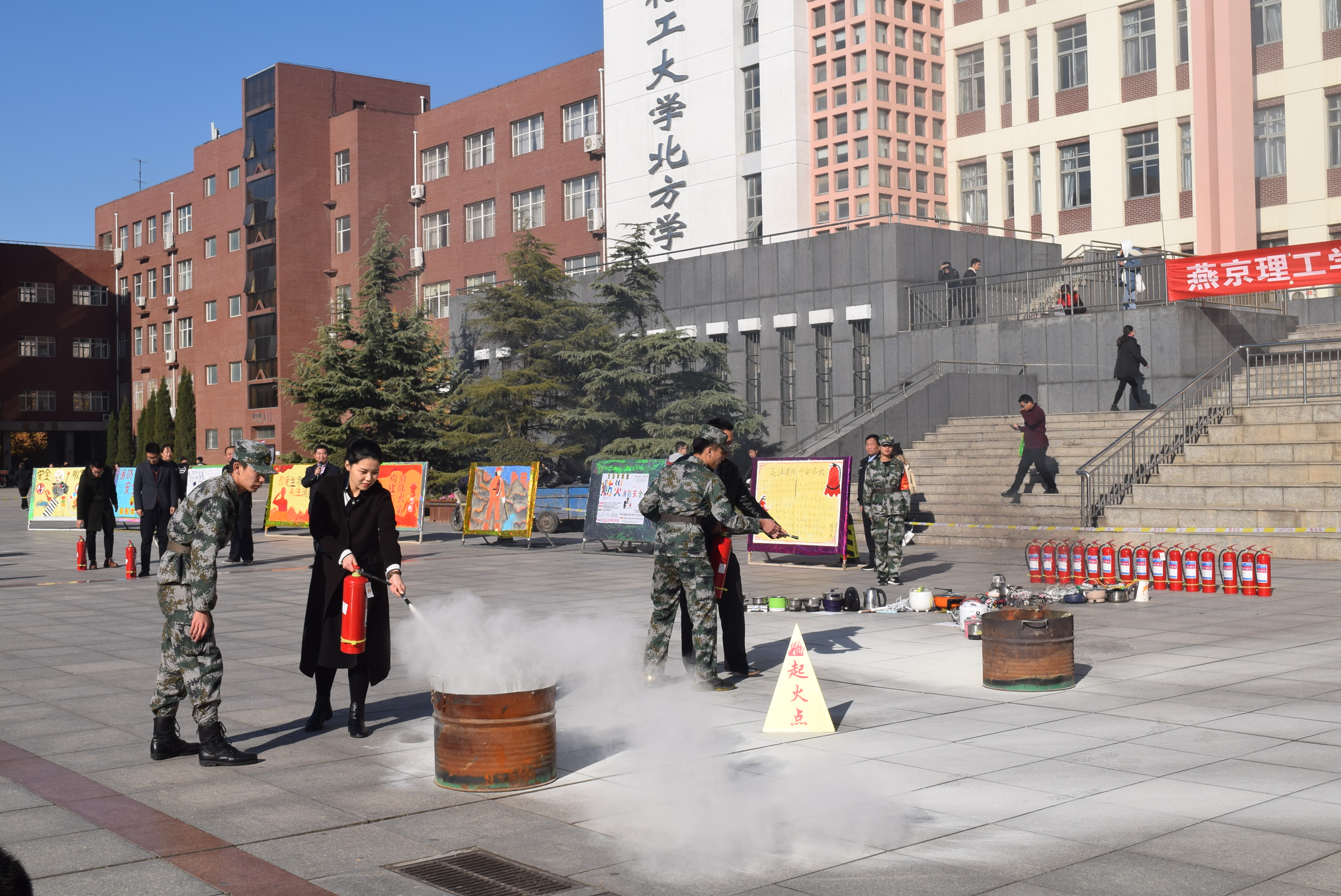 老师代表灭火.jpg