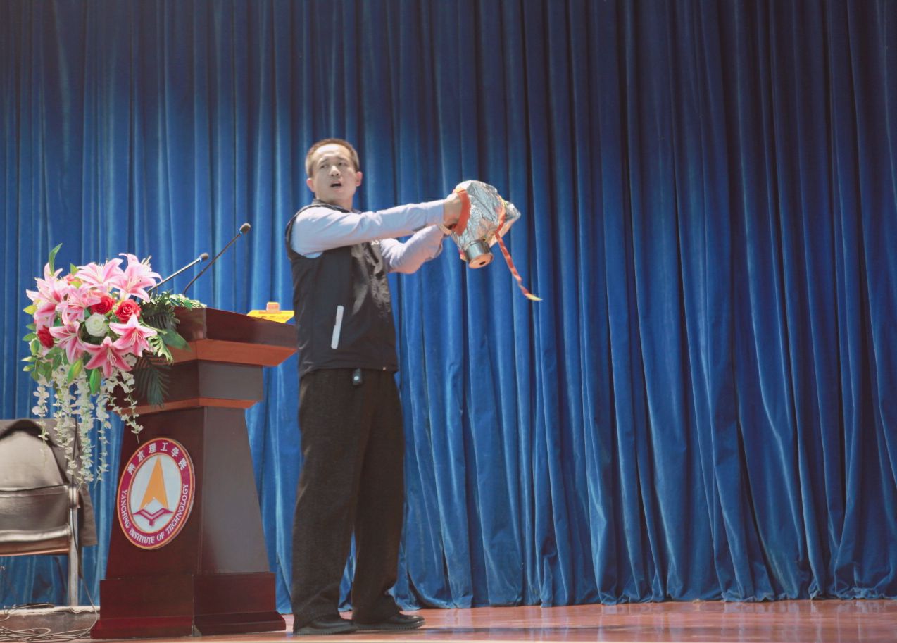 演示防毒面具.jpg