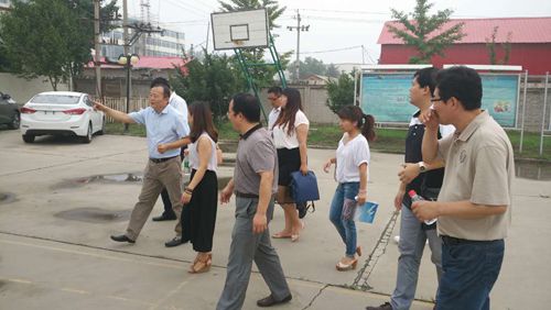 北京安吉第一站汽车租赁有限责任公司、北京北方创业出租汽车有限公司旅游分公司总经理任子荣带领我校挂职教师参观企业_副本.jpg