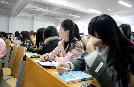 3.2认真听课的学生_副本.jpg