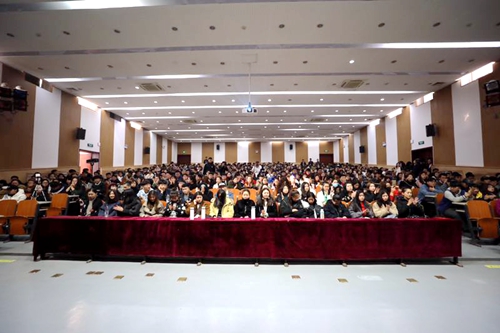 传媒学院及部分艺术院学生听讲座_副本.jpg