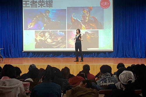 尘潇老师做分享_副本.jpg