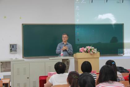 杨立新教授在精彩授课 上课.jpg