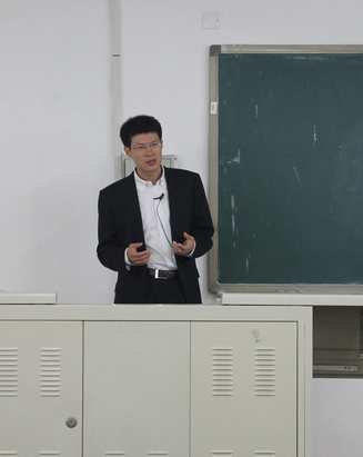 魏教授讲课1.jpg