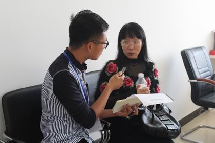 采访李燕玲教授现场 上稿.jpg