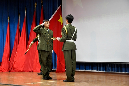 交接国旗及指挥刀_副本.jpg