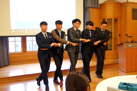 学生表演节目.JPG